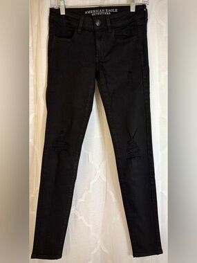 American Eagle Black Super Stretch Skinny Jeans | Distressed | Size 2